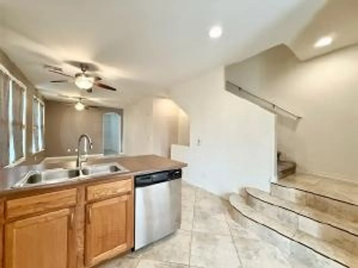2 bed, 2.5 bath, 1342 sqft, $1,950 — Photo 4