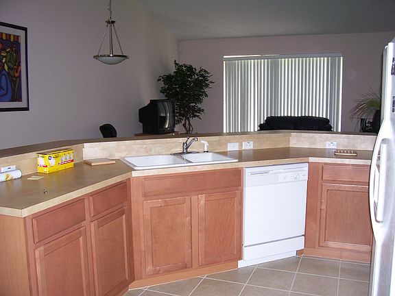2nd image of 2039 Winterset Dr