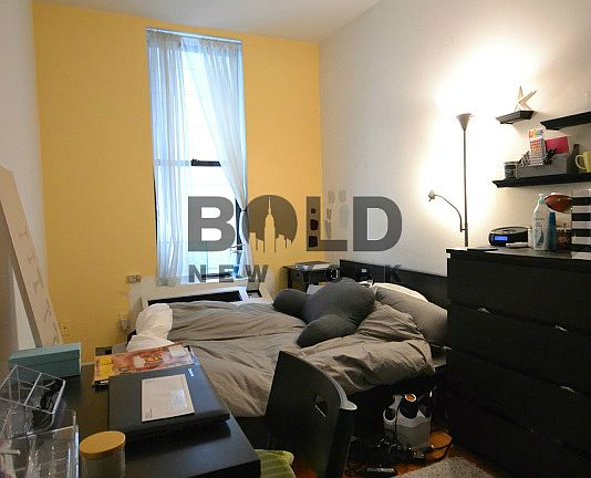 4th image of 146 E 78th St APT 4A