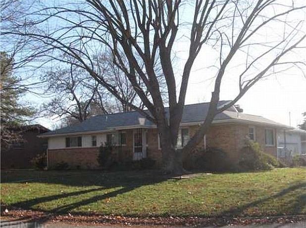 1st image of 31 Lakeshore Dr