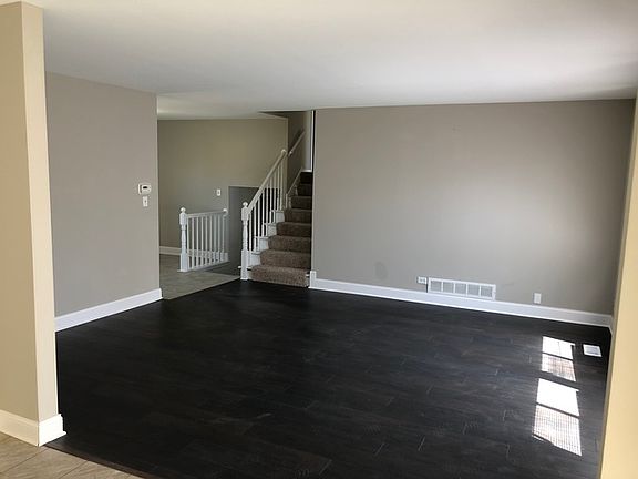 2nd image of 875 Hunter Dr