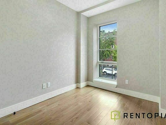 5th image of 868 Lafayette Ave #3S