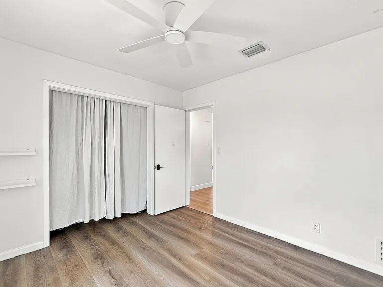 351 SW 13th St — Photo 22