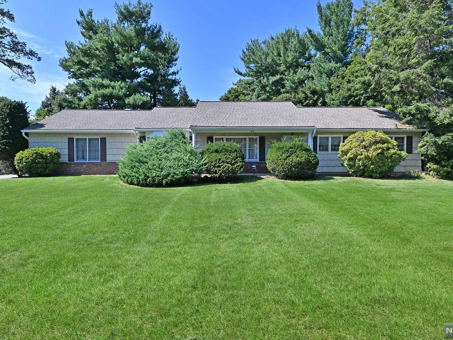 215 Wyckoff Ave Wyckoff Nj 07481 Zillow