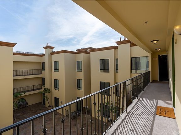 3rd image of 6938 Laurel Canyon Blvd Unit 315