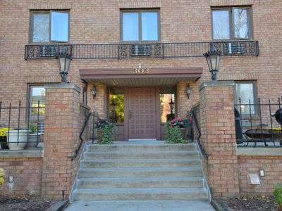 303 E Henry Clay St, Whitefish Bay, WI, 53217