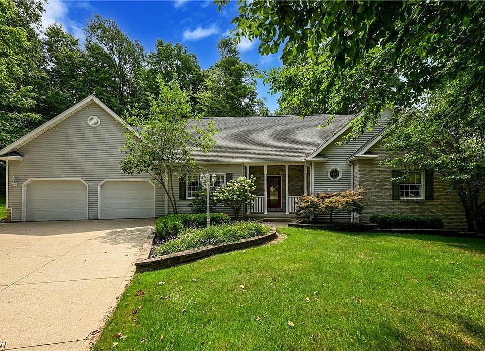 1st image of 37 W Maple Dr