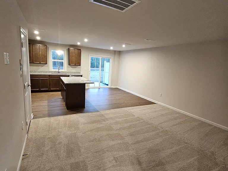 2032 Lewis Creek Cir NE — Photo 5