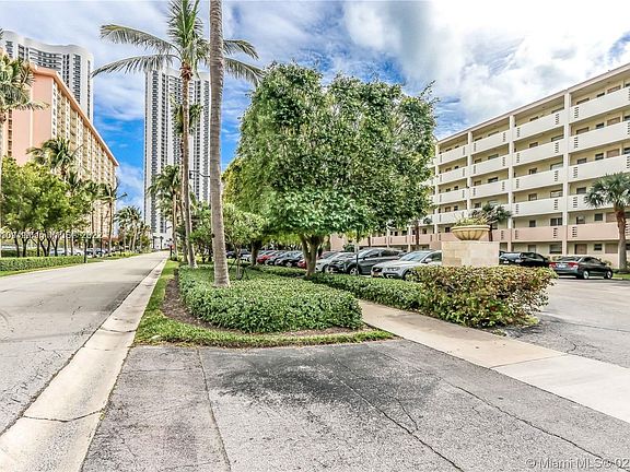 4th image of 220 Kings Point Dr APT 309