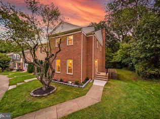 9735 Lakepointe Dr, Burke, VA 22015