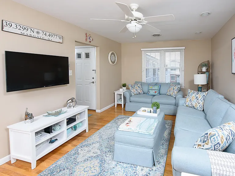 7 S Franklin Ave #7 — Photo 2
