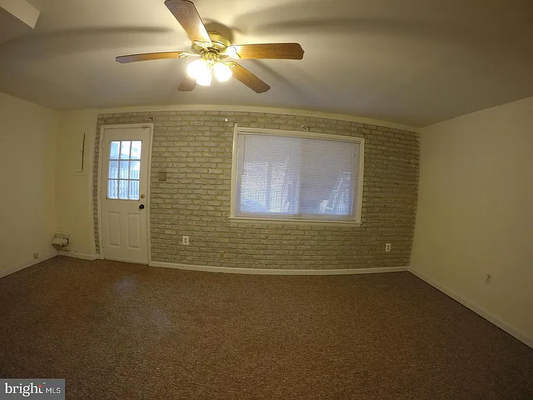 8112 Parkdale Ct — Photo 13