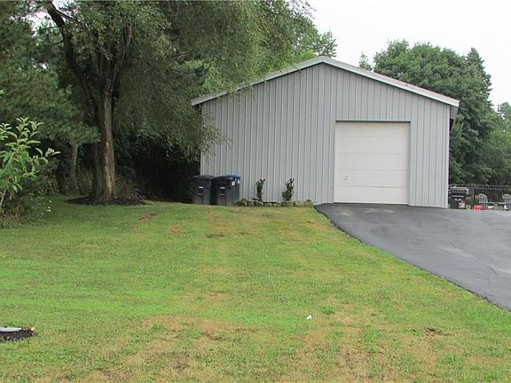 4th image of 41 Ladue Ave