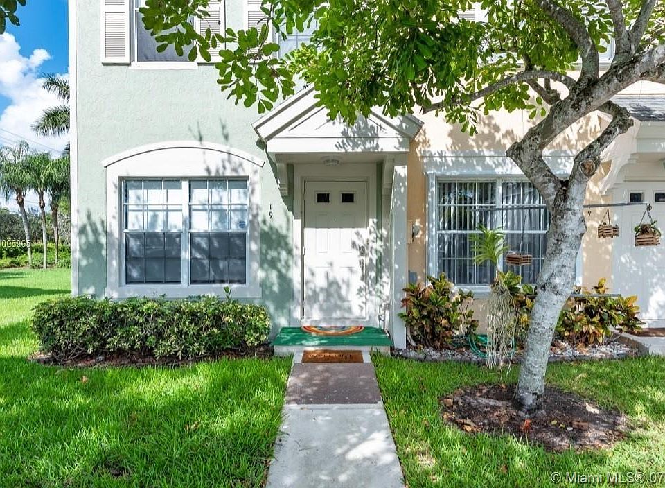 1st image of 19 Whitehead Cir