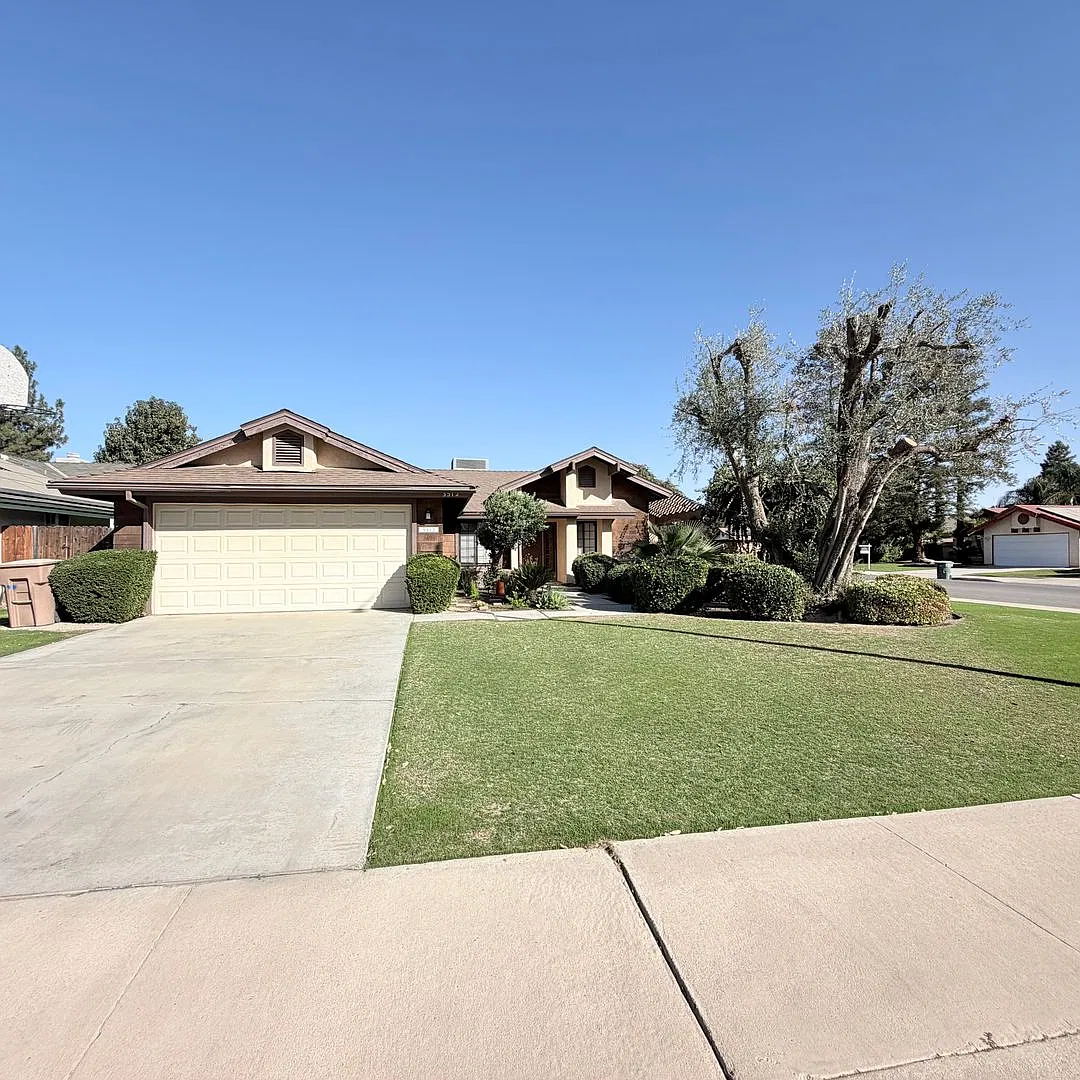 Tevis Ranch For $2,150! Spacious Corner-Lot Home With Rv Parking — Photo 1