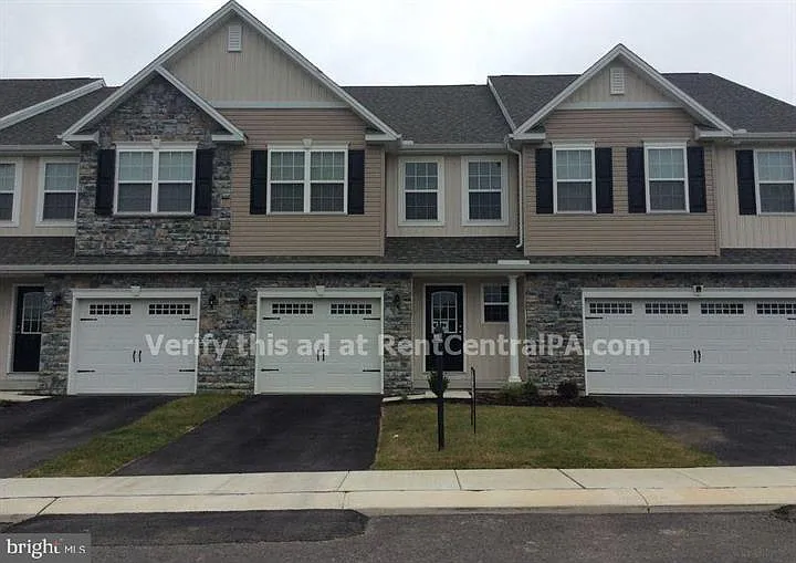 3 Simon Ct — Photo 1