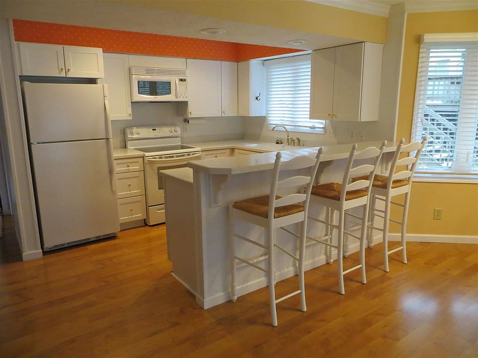 1st image of 9766 S Harbour Pointe Dr