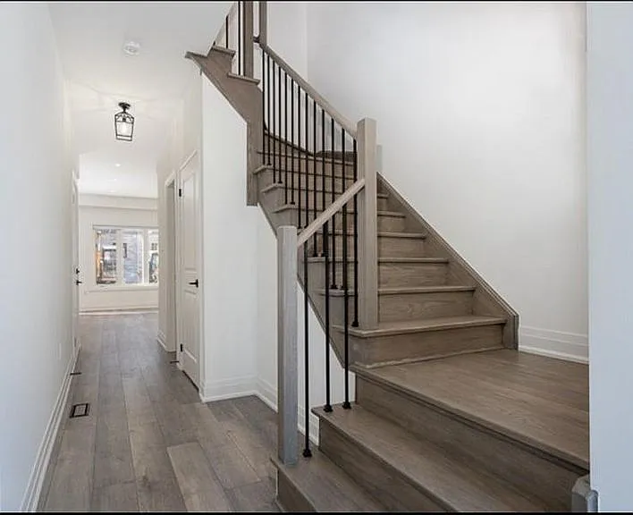 109 Gateland Dr — Photo 2