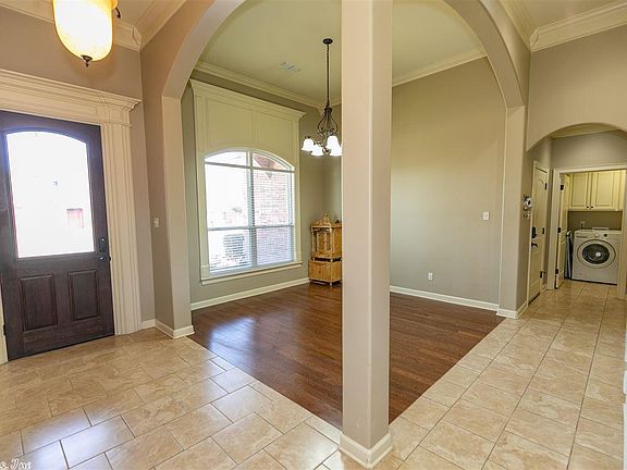 4th image of 214 Corondelet Ln