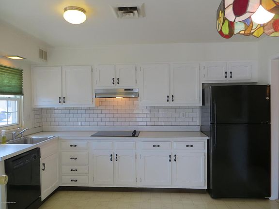 2nd image of 1005B Aberdeen Dr #100B