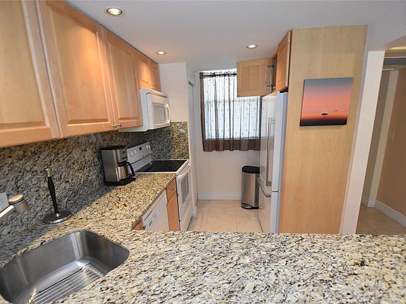 4th image of 5300 NE 24th Terrace #125C