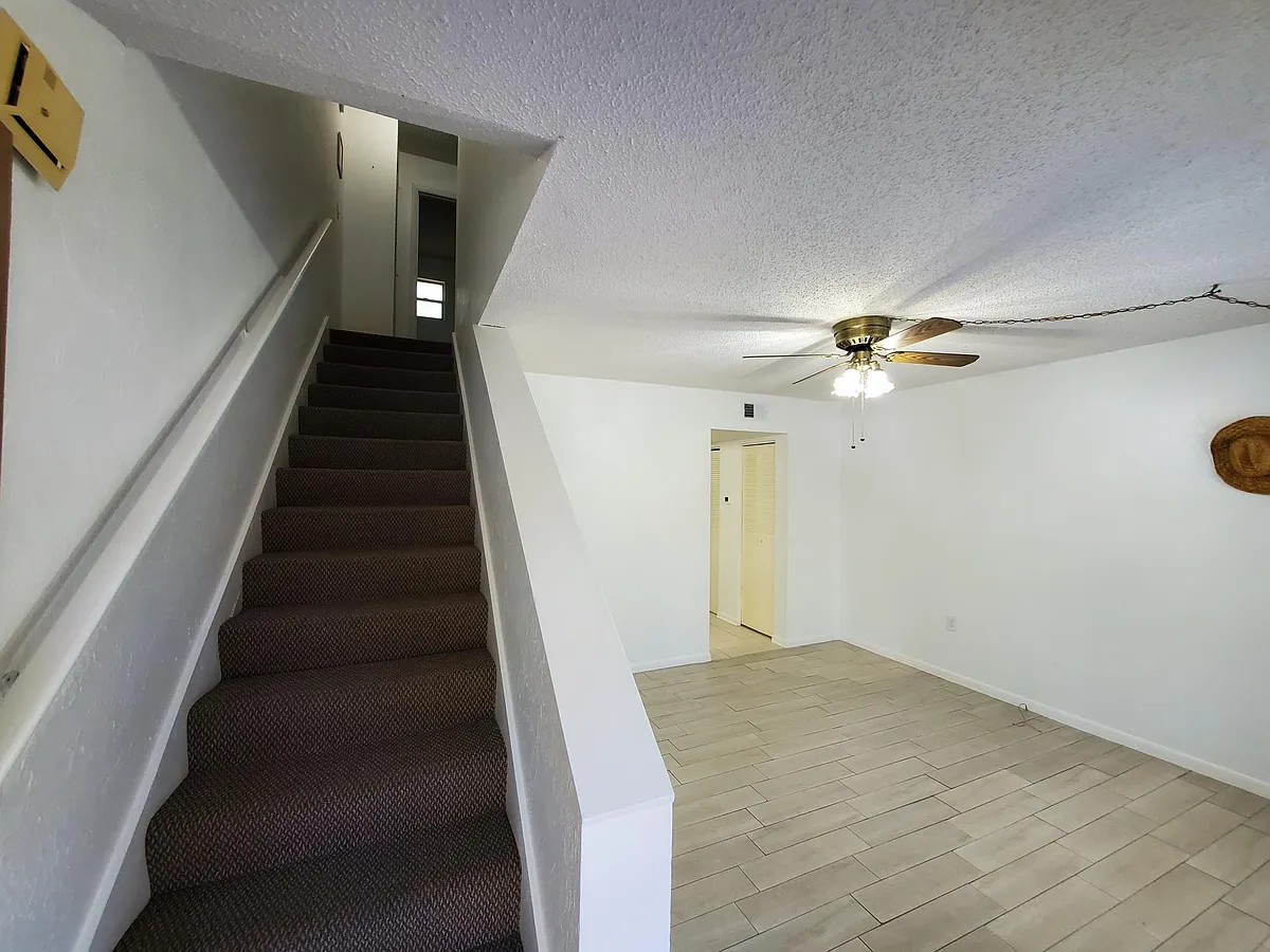 Building Photo - 3417 SW 28th Ter #D