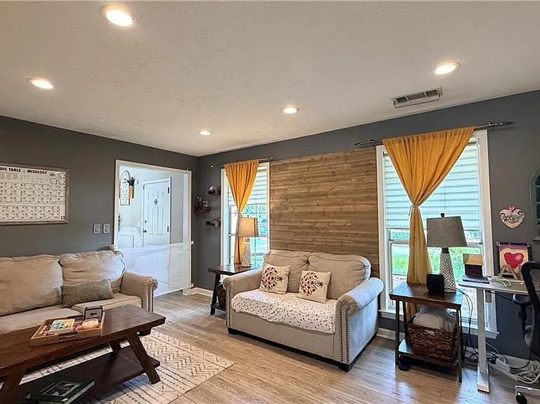 100 Taylors Spring Ct — Photo 5