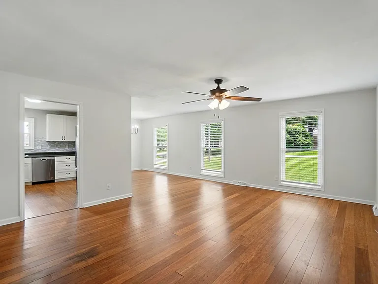 2413 Hoffman St — Photo 6