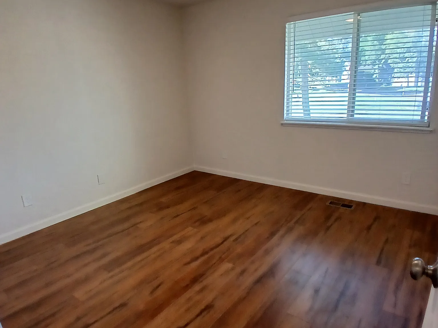 2 bed, 1091 sqft, $2,100 — Photo 3