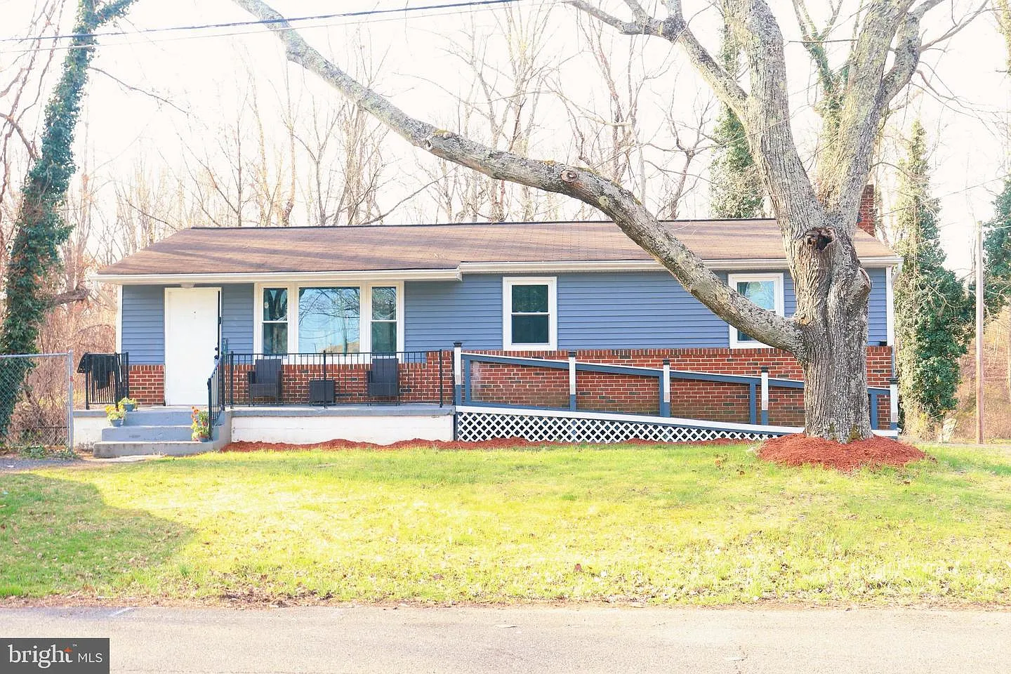 3135 Pyles Dr photo 1