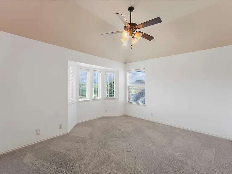 1204 E Shawnee Dr — Photo 5
