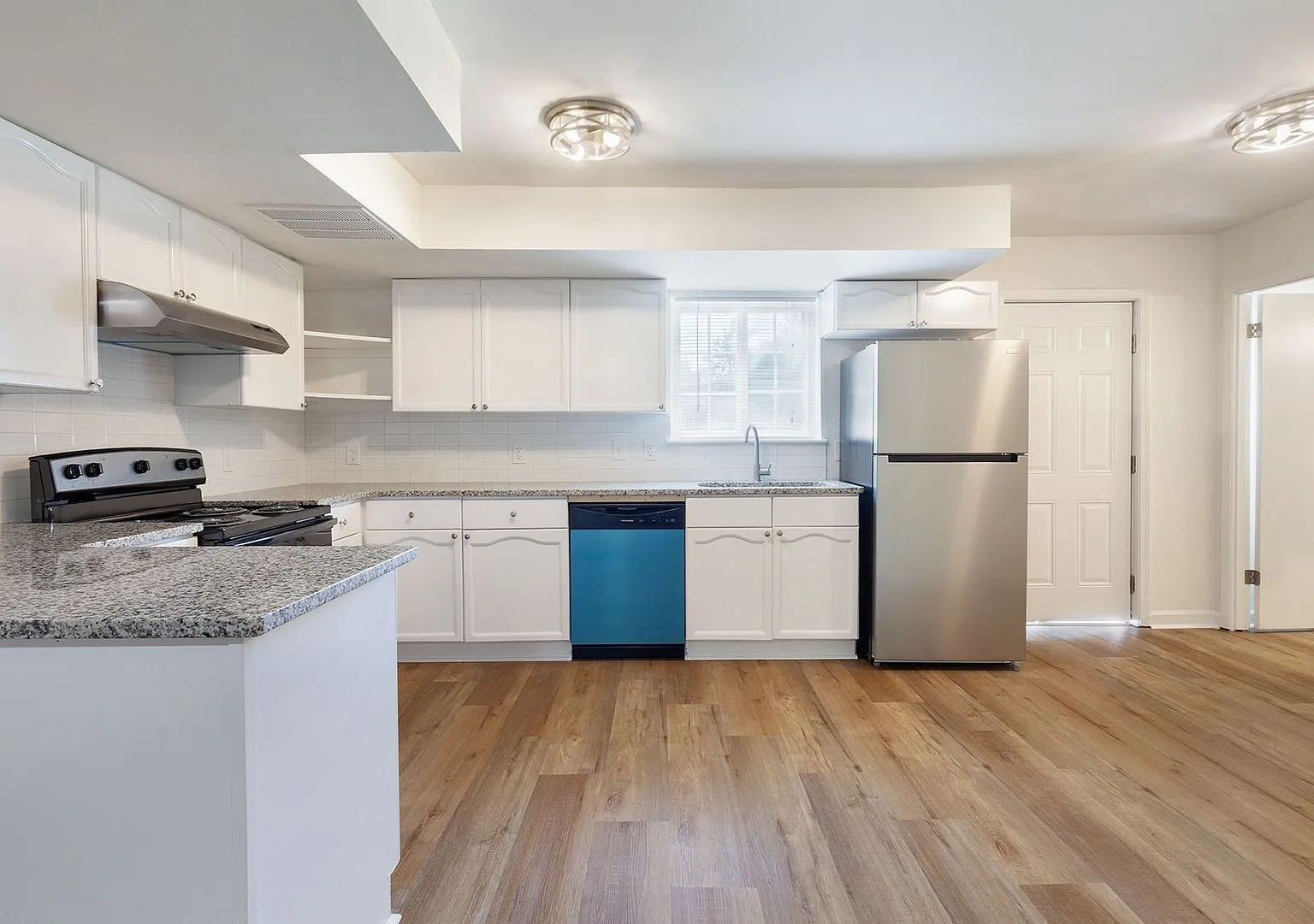 Beautiful, Fully Renovated 1bd/1ba Unit w/ Rear Deck in Ideal Smyrna Location! — Photo 2