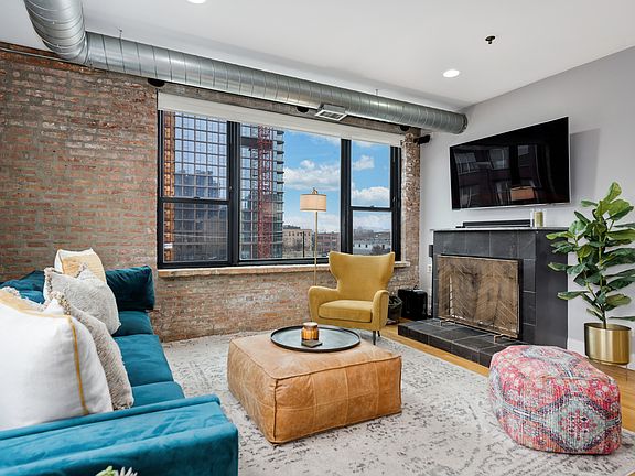 5th image of 1118 W Fulton Market APT 403