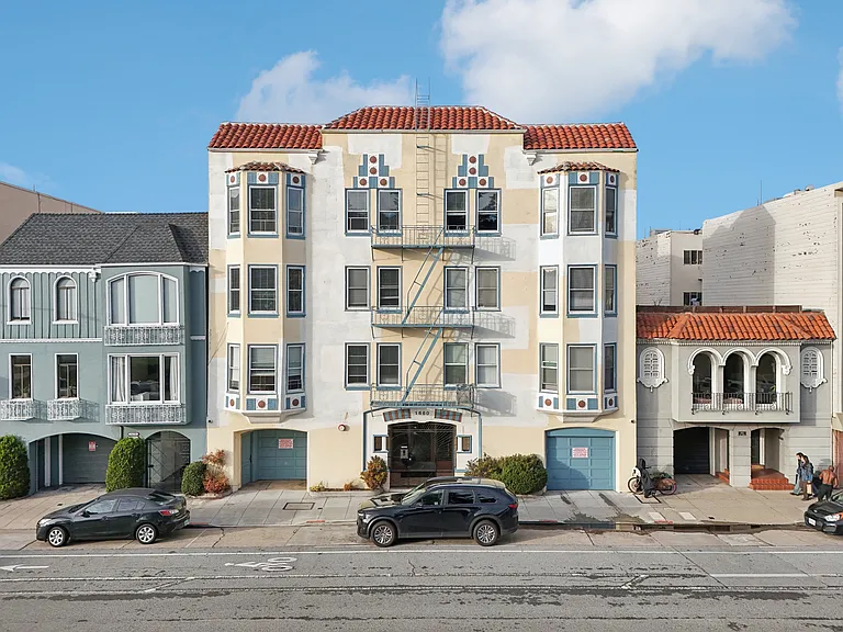 1660 Bay Street — Photo 3