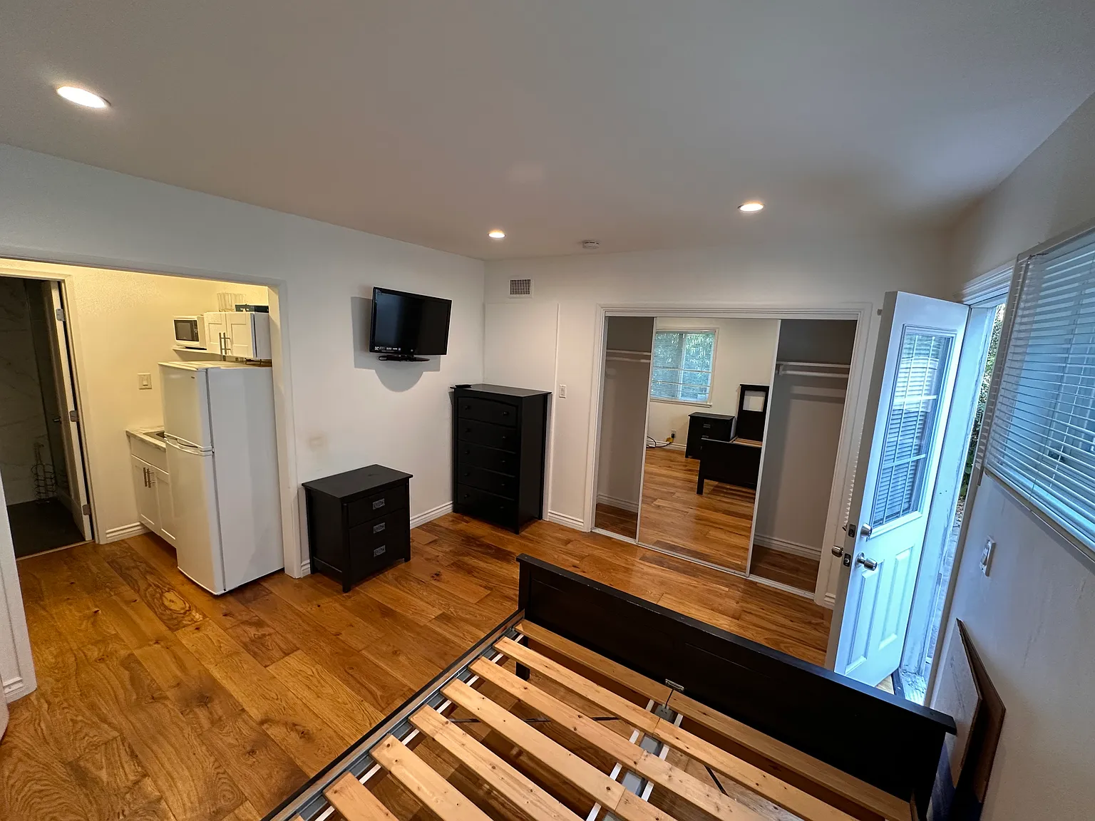 1 bed, 250 sqft, $1,200 — Photo 2