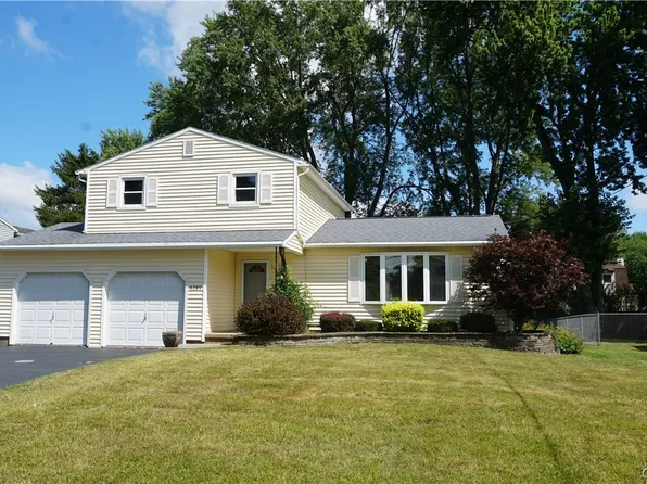 6189 Ridgecrest Dr, North Syracuse, NY 13212