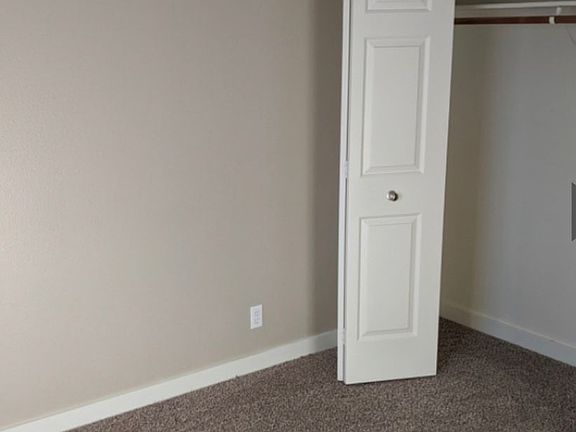 5th image of 4021-4023 W State St #Qg-4021-201