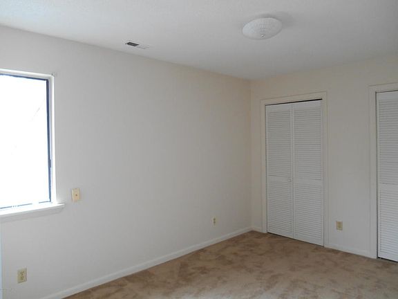 3rd image of 3 S Onsville Pl