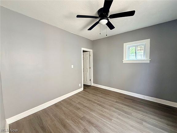 3rd image of 1350 Russell Rd