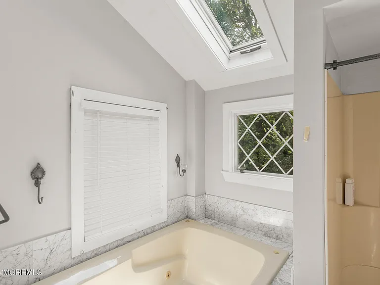496 W Park Ave — Photo 18