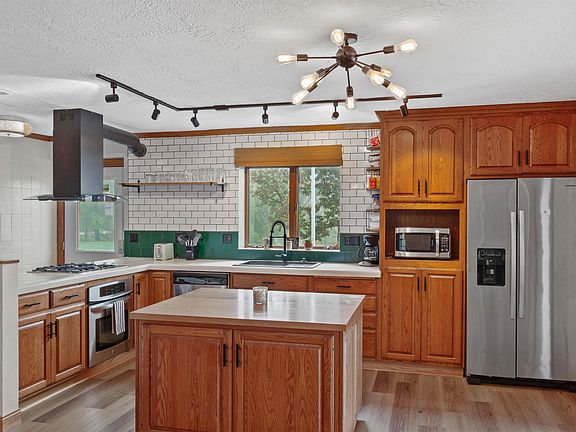 5th image of 2387 7th Ave