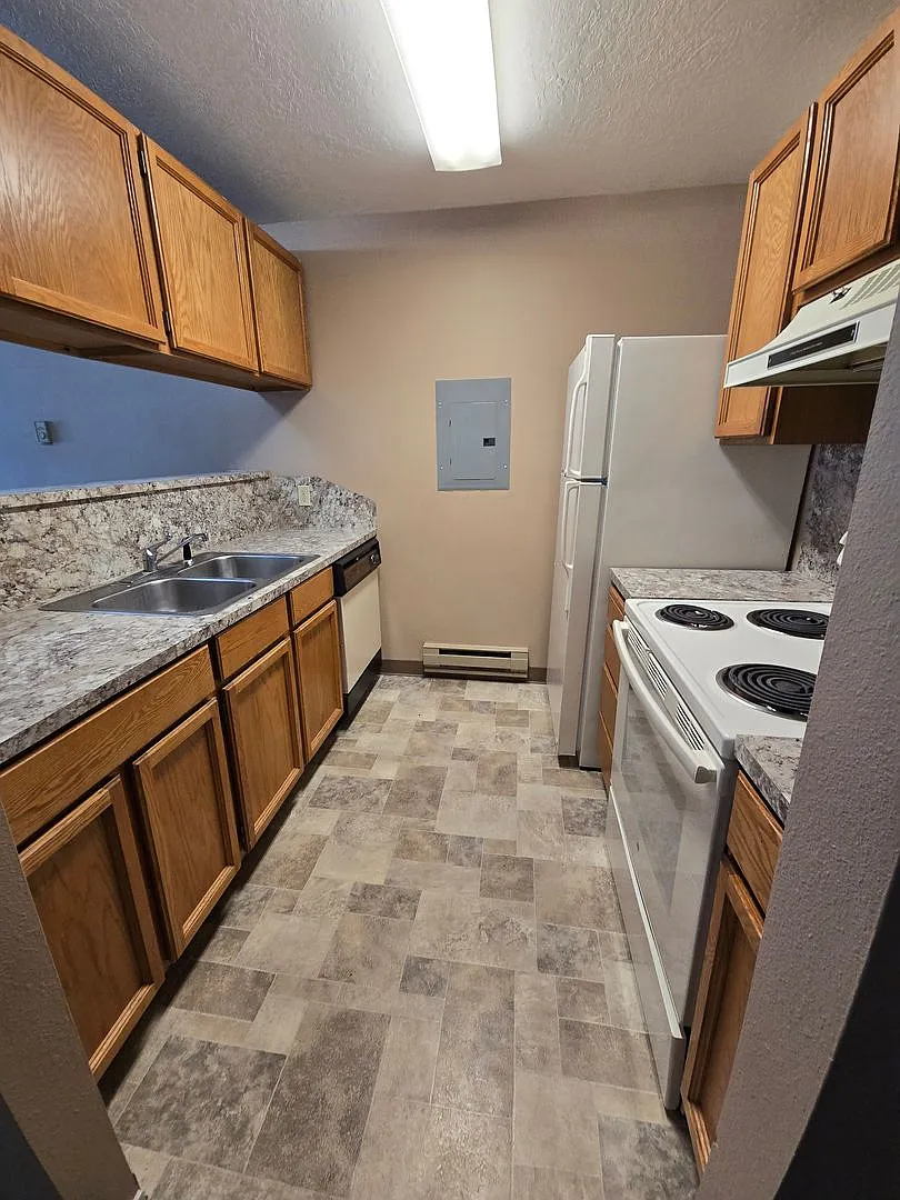 Maple Grove — Photo 4