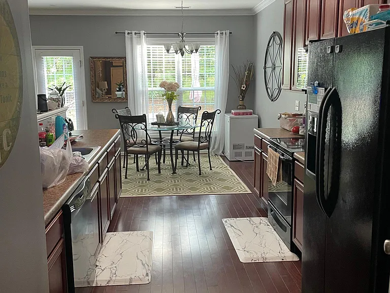 3215 Sunbright Ln — Photo 2