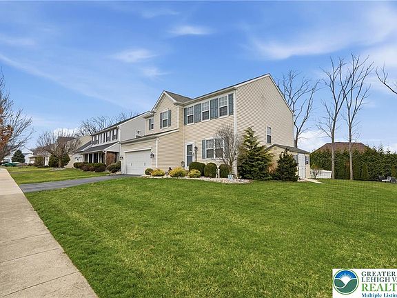 3rd image of 9581 Sleepy Hollow Ln