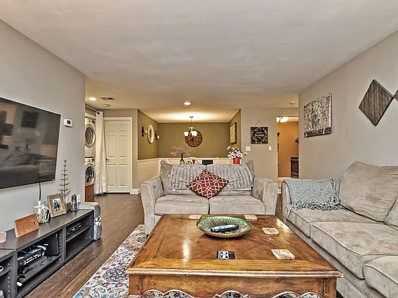 4th image of 2 Marc Dr APT 2B1