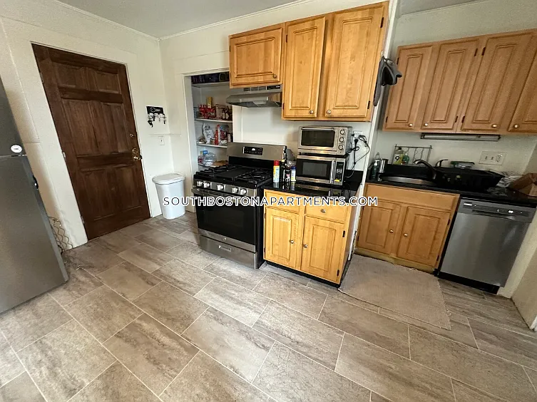 53 W 7th St #3 — Photo 4