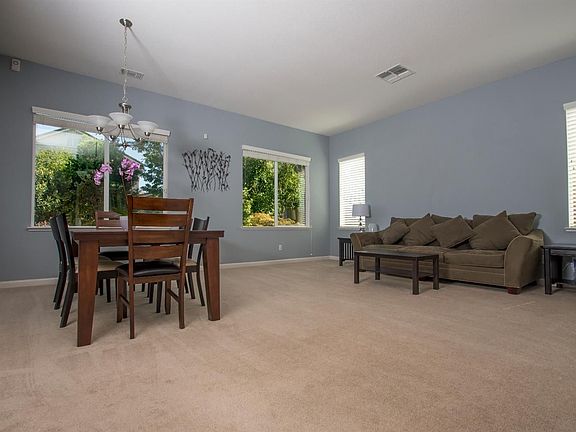 3rd image of 1522 Highland Dr