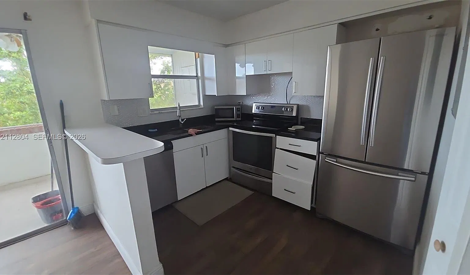 Porto Fino Gardens Condo — Photo 3