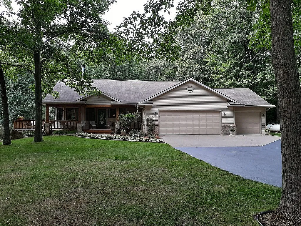 3435 Owen Dr NE photo 1