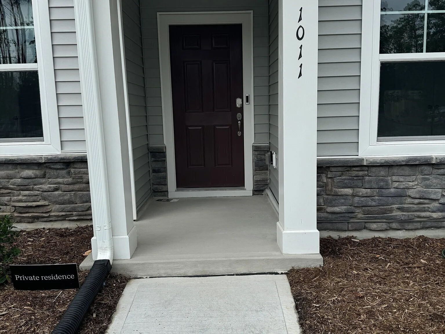 3 bed, 3.5 bath, 1774 sqft, $2,095 — Photo 2